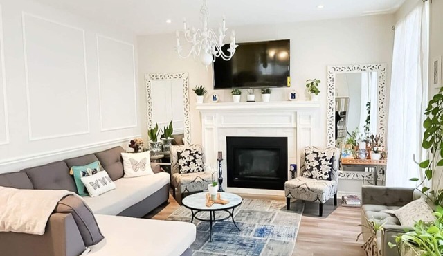 Luxury Boho Escape - 2.5 Baths, 4 Beds, 2 King Suites - 15 min to Falls and NOTL