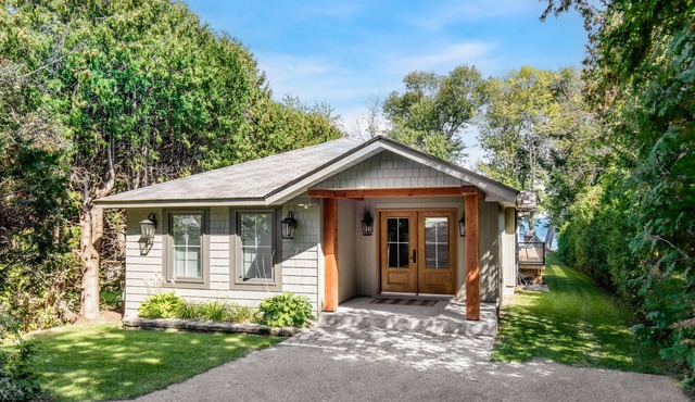 Luxury Chalet Cottage Simcoe