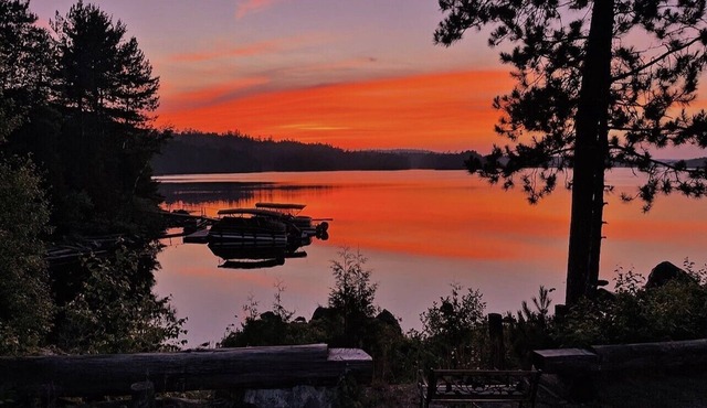 Luxury Chalet: Dual Suites on Private Lake Obabika