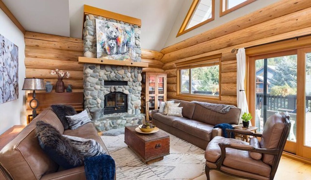 Luxury Chalet with Mountain Views Near Ski Lifts, Beside Bike Trails on Creek
