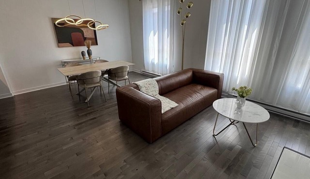 Luxury condo in middle of St Laurent Montreal between 2 metros and restaurants