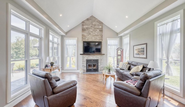 Luxury cottage on private 28 acres in Castleton ON