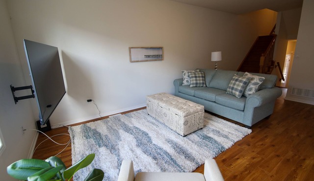 Luxury Curated Stay – Steps from Lake Ontario