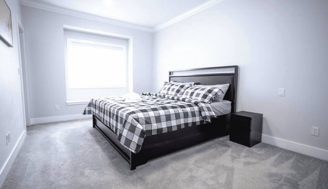 Luxury Delta-Surrey Getaway | 5BR, Sleeps 14