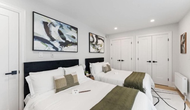 Luxury Deluxe 1 BR - 2 Beds - Stylish - New Build Downtown