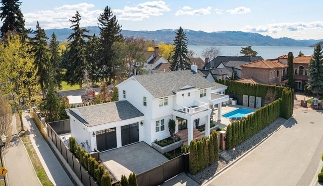 Luxury Escape - Private Pool and Hot Tub (minutes to downtown) BL: 4090550
