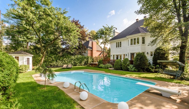 Luxury Golf Course 4Bedroom Villa w/ outdoor jacuzzi & salt water Pool