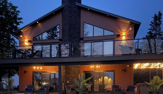 Luxury Hideaway PEI - Stunning retreat with water view & hot tub.