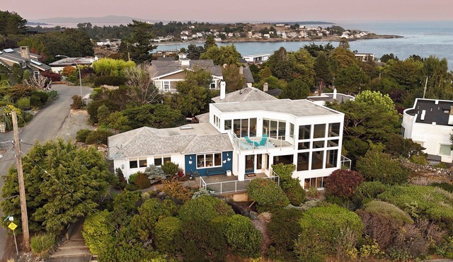 Luxury home with breathtaking ocean views