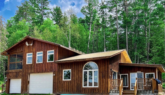 Luxury Lakefront Chalet On Lake Obabika With Beaches And Campsites
