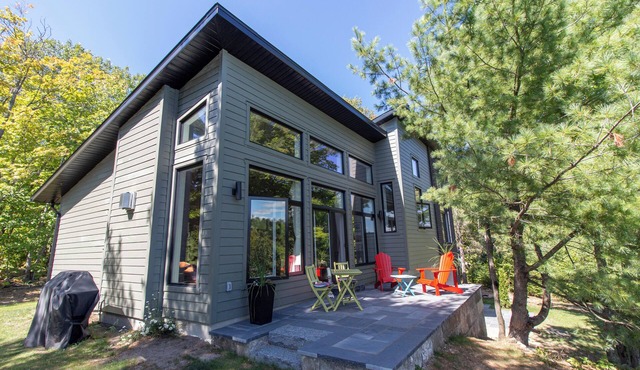 Luxury Lakefront Retreat | 3 bed,3 bath, near Parry Sound | Save on Weekly Stays