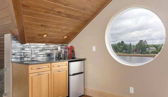 Luxury Lakeview Dream Cottage with Hot Tub
