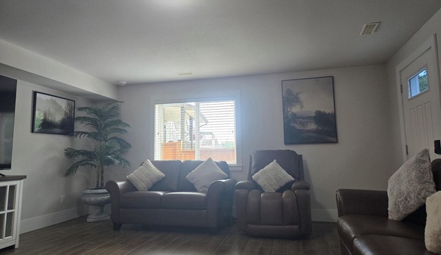 Luxury Lodge Getaway II. w/Wi-Fi & AC in awesome PG. Close to University of PG