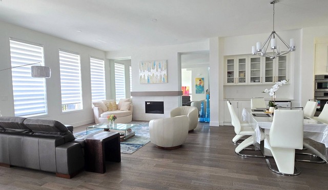 Luxury Mountain Retreat | Beautiful Zen Interiors | Minutes to Transit
