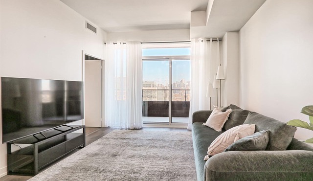 Luxury penthouse with a beautiful view, 3 bedrooms, private balcony, and more.
