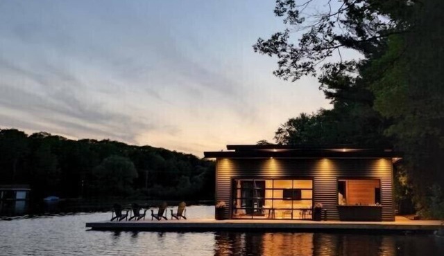 Luxury Port Carling Cottage w/boathouse & Hottub
