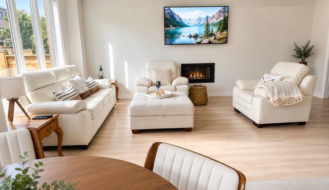 Luxury Spacious 4BR Home | Family Friendly | Aurora