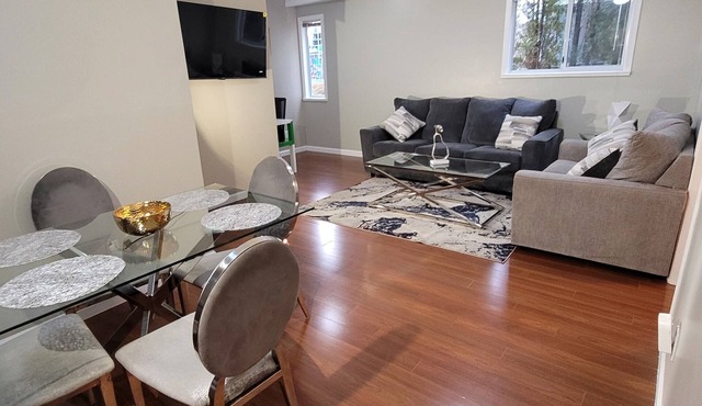 Luxury Suite near Ledgeview Golf,Abbotsford International Airport,Shops & Malls