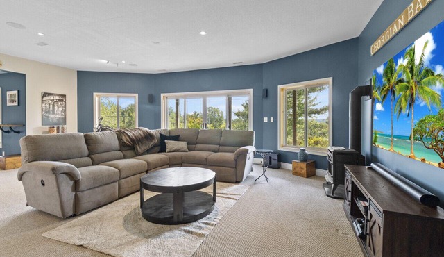 Luxury Villa overlooking Georgian Bay