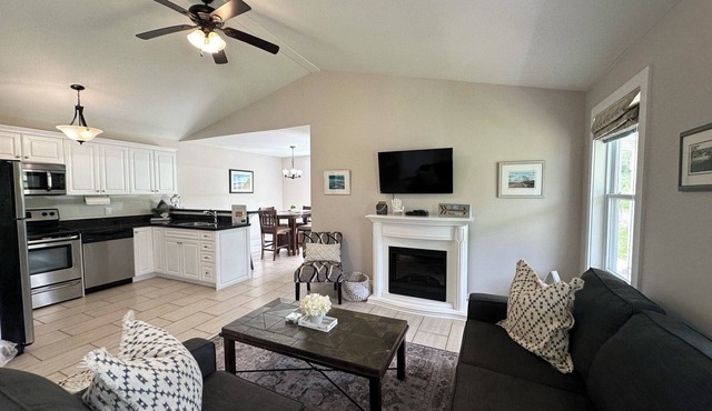 Luxury Villa With Hot Tub & Access To Pool, Minutes To Cavendish Beach