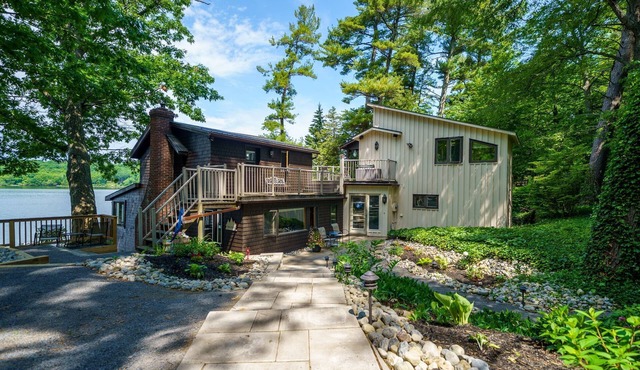 Luxury Waterfront & Woodland!