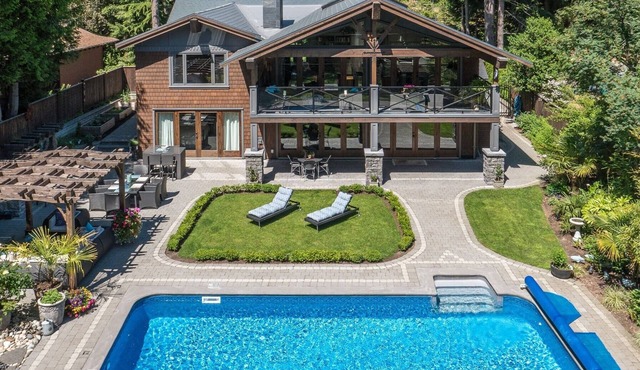 Luxury West Vancouver Retreat: Pool, Theatre, Arcade & Firepit
