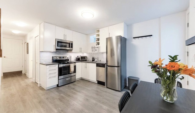 Lynn Valley 2BR Suite By Grouse Mtn & Lynn Canyon