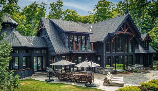 Magnificent 7bdrm 8bath luxury on Lake Joe! Hot Tub! Gym! Boathouse! Sauna!