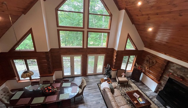 Magnificent and private forested retreat at the Highland House!