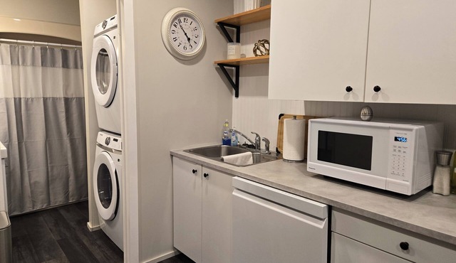 ​Mainstreet Hideaway | Cozy Downtown Gem in the Heart of Powassan