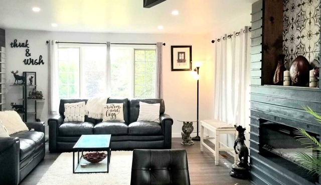 Manitoulin Island, Cozy Retreat . 3 min Walk to Dock in Mindemoya