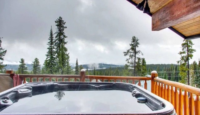 Massive Views, Ski-In/Out *Nordic Spa - Hot Tub & Sauna* BBQ, Games, Sleeps 12