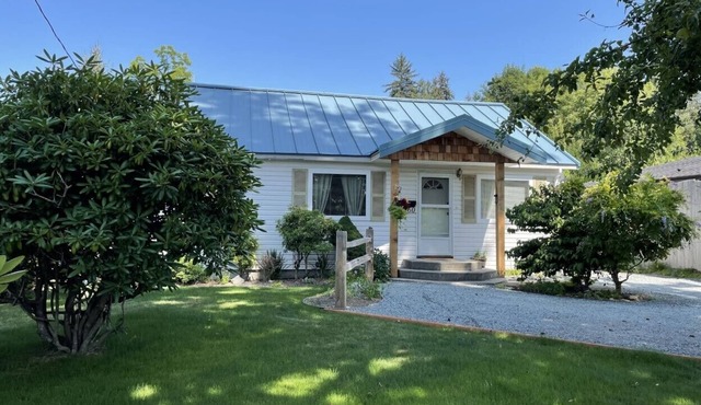 Merry Berry Hideaway, central and private.