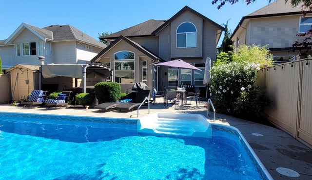 Metropolitan Dream Stay with Pool and Hot Tub