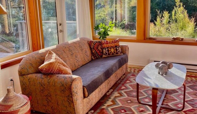 Mid-Mod Cozy Cabin In Snug Cove