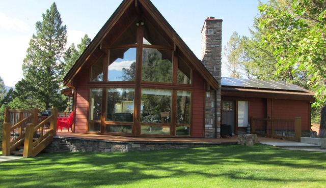 Million Dollar views. Luxury Cabin on Private Estate Property