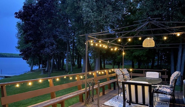 Mink Lake Waterfront Cottage