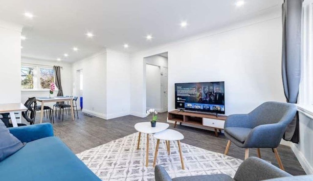 Minutes to Stunning Lakefront - 2 King Beds