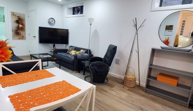 Modern, 1 bedroom, private, close to subway