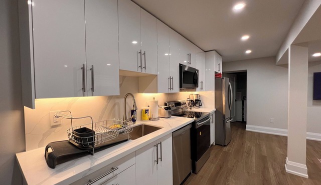 Modern 2 Bedroom 1 Parking Basement Unit