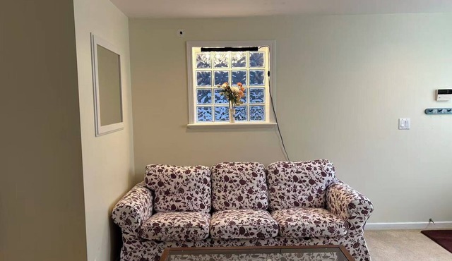Modern 2 Bedroom Garden Suite in Serene Vancouver Neighbourhood