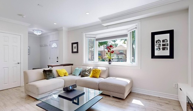 Modern 3 Bedroom 3 washroom @ great location, pet friendly, parking & backyard