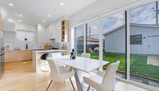 Modern 3BR Gem | Close to Transit | 15m to DT