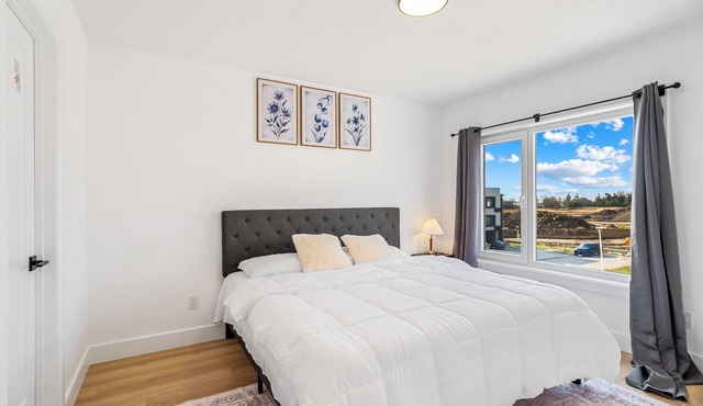 Modern 3BR House | King + 2 Queens | Parking