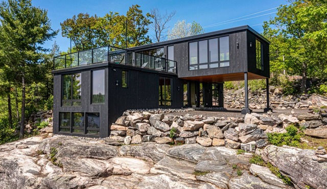 Modern 4 bd, 3 bath Cottage on Boshkung Lake, Haliburton