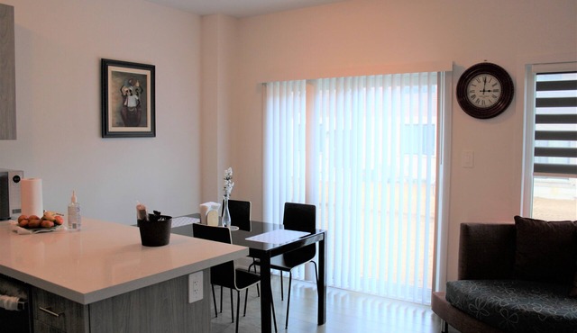 Modern 4 Bedroom Townhouse in Barrie South
