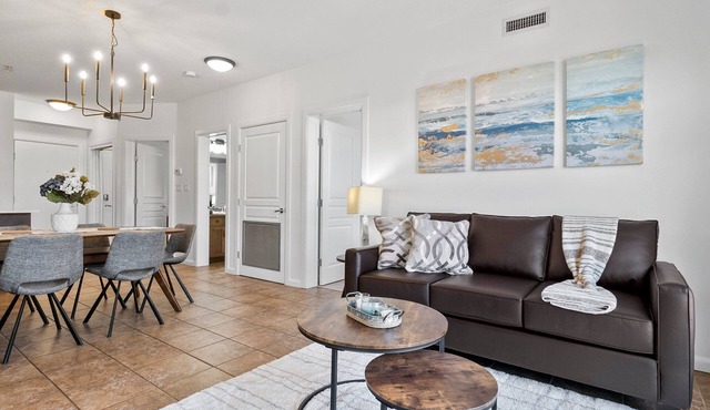 Modern 5th Floor unit 3 bed 2 bath 958sq ft Playa del Sol Resort