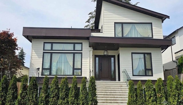 Modern Brand New: 2 Bedrooms + Large Den | Laundry | Fast internet