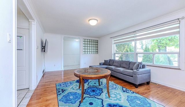Modern Bungalow Retreat + Free Parking