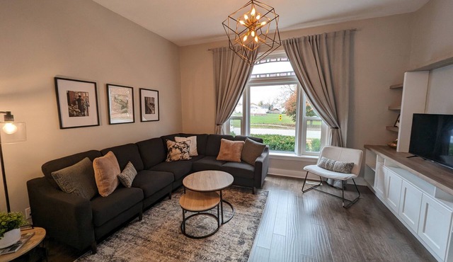 Modern century home, 3 minutes from Downtown!